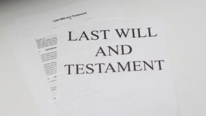difference between a will and a trust